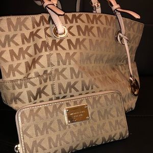 MK Jet Set Logo Tote W/ matching wallet